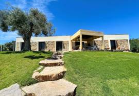 Beautiful 4 + 1 Villa with Swimming Pool and large plot near São Bras de Alportel