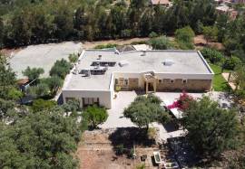 Beautiful 4 + 1 Villa with Swimming Pool and large plot near São Bras de Alportel