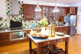 Beautiful 4 + 1 Villa with Swimming Pool and large plot near São Bras de Alportel