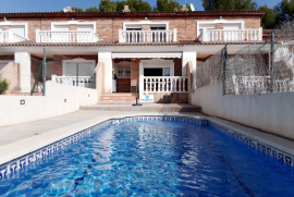 Beautiful Semi-Detached house with private pool in a residential area in l'Ametlla de Mar (Costa Daurada)