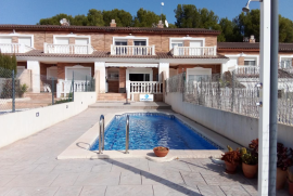 Beautiful Semi-Detached house with private pool in a residential area in l'Ametlla de Mar (Costa Daurada)