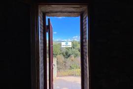 Cataloged farmhouse with 11 hectares and main building completely renovated of 500 m2 with character and noble materials and 11 hectares in Mont-Ral (Tarragona)