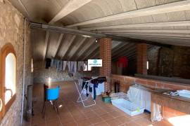 Cataloged farmhouse with 11 hectares and main building completely renovated of 500 m2 with character and noble materials and 11 hectares in Mont-Ral (Tarragona)