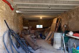 Cataloged farmhouse with 11 hectares and main building completely renovated of 500 m2 with character and noble materials and 11 hectares in Mont-Ral (Tarragona)