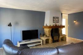 Single Storey Villa To Refresh Offering 4 Bedrooms And A Garage On A 1440 M2 Plot With Views, Near The River.