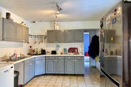 Single Storey Villa To Refresh Offering 4 Bedrooms And A Garage On A 1440 M2 Plot With Views, Near The River.