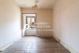 4 Bed Character Apartment For Renovation | Al License Available
