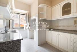 4 Bed Character Apartment For Renovation | Al License Available