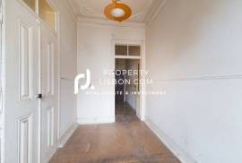4 Bed Character Apartment For Renovation | Al License Available