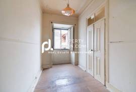 4 Bed Character Apartment For Renovation | Al License Available