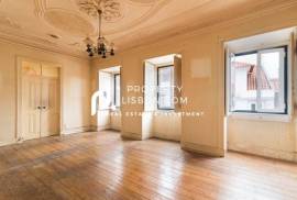 4 Bed Character Apartment For Renovation | Al License Available