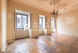 4 Bed Character Apartment For Renovation | Al License Available