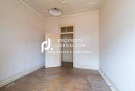 4 Bed Character Apartment For Renovation | Al License Available