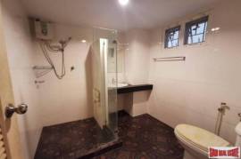 Three Storey Three Bedroom Townhouse for Sale in a Quiet Sukhumvit 39.