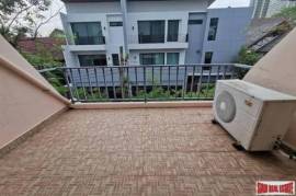 Three Storey Three Bedroom Townhouse for Sale in a Quiet Sukhumvit 39.