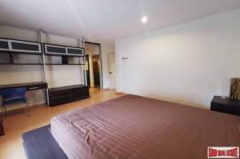 Three Storey Three Bedroom Townhouse for Sale in a Quiet Sukhumvit 39.