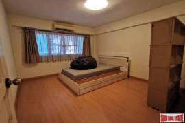 Three Storey Three Bedroom Townhouse for Sale in a Quiet Sukhumvit 39.