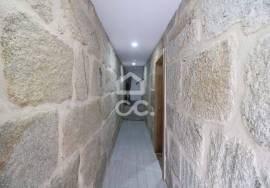 Fully refurbished 0 bedroom apartment in the historic city center