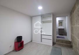 Fully refurbished 0 bedroom apartment in the historic city center