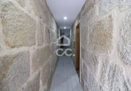 Fully refurbished 0 bedroom apartment in the historic city center