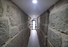 Fully refurbished 0 bedroom apartment in the historic city center