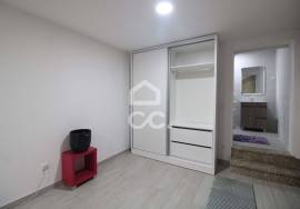 Fully refurbished 0 bedroom apartment in the historic city center