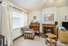 3 bedroom, Semi-detached house for sale
