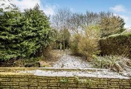 3 bedroom, Semi-detached house for sale