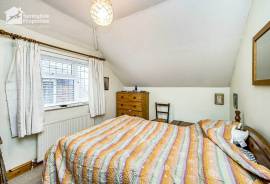 3 bedroom, Semi-detached house for sale