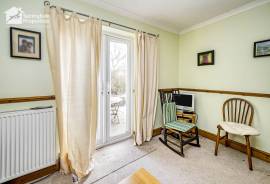 3 bedroom, Semi-detached house for sale