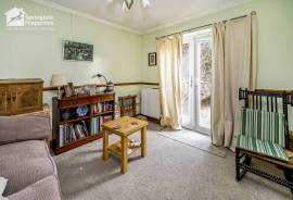 3 bedroom, Semi-detached house for sale