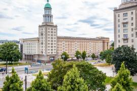 Ready to move in! Luxury penthouse with 4 bedrooms and roof terrace in Friedrichshain