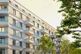 Brand-new upscale 4-room apartment with spacious balcony in best area of Schoneberg