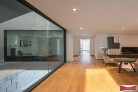 Malton Private Residence Sukhumvit 31 - Luxurious 4 Bedrooms, and 2 Bathrooms Unit with Abundant Natural Light in Phrom Phong