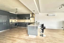 Moradia T3 em Alcabideche com Piscina e Espaço Exterior