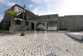 Moradia T3 em Alcabideche com Piscina e Espaço Exterior