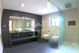 Moradia T3 em Alcabideche com Piscina e Espaço Exterior