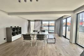 Moradia T3 em Alcabideche com Piscina e Espaço Exterior