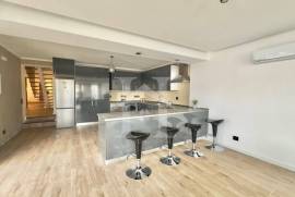 Moradia T3 em Alcabideche com Piscina e Espaço Exterior