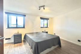 Moradia T3 em Alcabideche com Piscina e Espaço Exterior