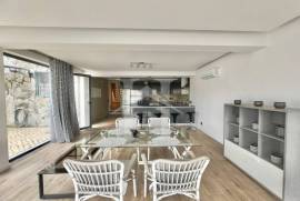 Moradia T3 em Alcabideche com Piscina e Espaço Exterior