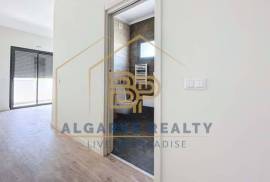 New 4 bedroom apartment with generous areas, balconies and barbecue