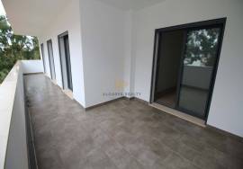 New 4 bedroom apartment with generous areas, balconies and barbecue