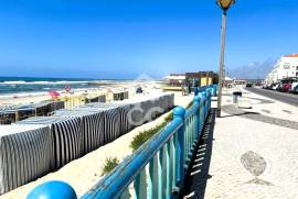 PRAIA DA VIEIRA------BUSINESS OPPORTUNITY---Commercial Space Equipped, with Cafeteria and Pastry service and portfolio of frequent customers throughout the year, thriving business with homemade products of excellence; It has two bathrooms, terrace service and an individual garage.
