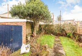 3 bedroom, Semi-detached house for sale