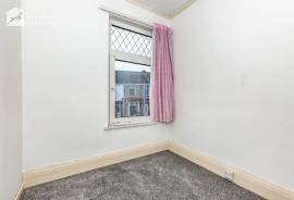 3 bedroom, Semi-detached house for sale