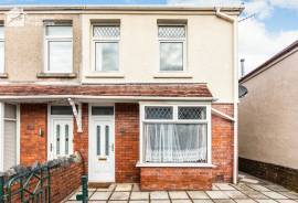 3 bedroom, Semi-detached house for sale