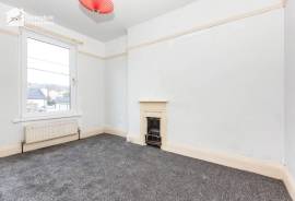 3 bedroom, Semi-detached house for sale