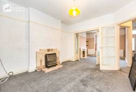 3 bedroom, Semi-detached house for sale