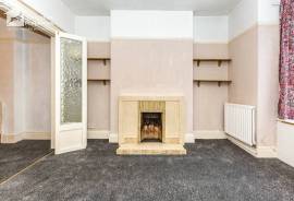 3 bedroom, Semi-detached house for sale